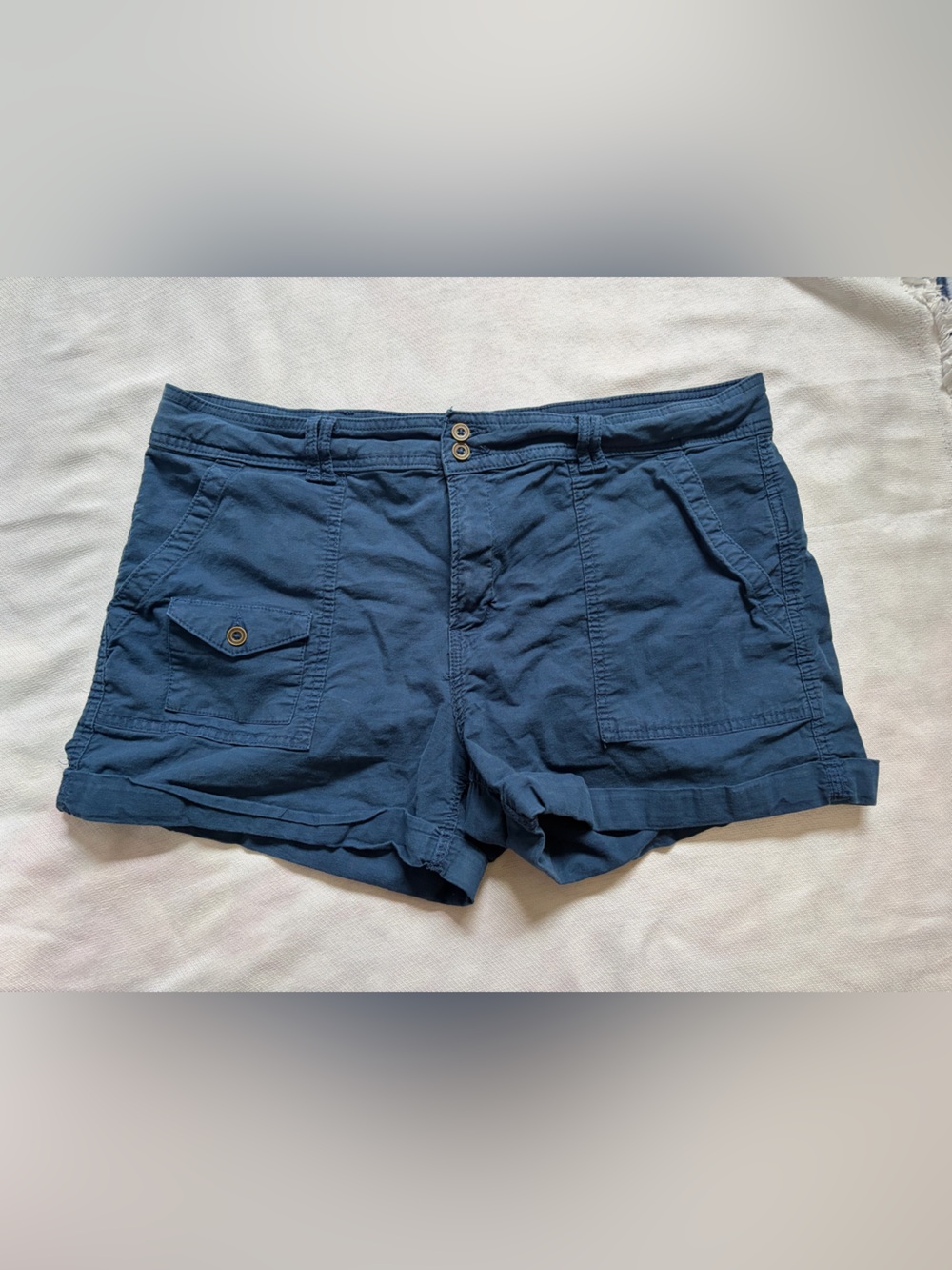 Time and Tru Women’s Cargo Shorts Size 18 Navy Blue